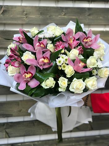Букет цветов из: Розы и Хризантемы в Миатли