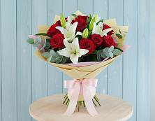 Букет цветов из:  Лилии и Розы в Миатли