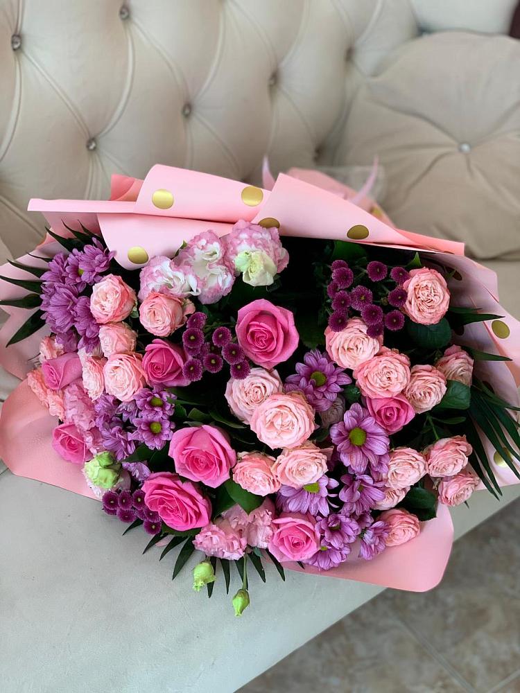 Букет цветов из: Хризантемы, Розы и Лизиантусы в Миатли