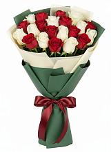 Букет Микс из красных и белых роз в Миатли