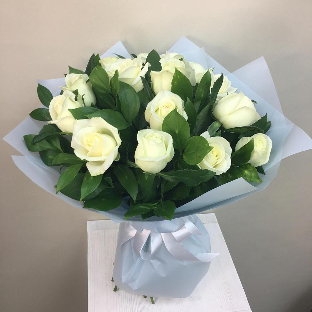 Букет 15 Белых роз Проуд в Миатли