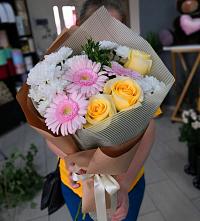 Букет цветов из:  Герберы, Розы и Хризантемы в Миатли