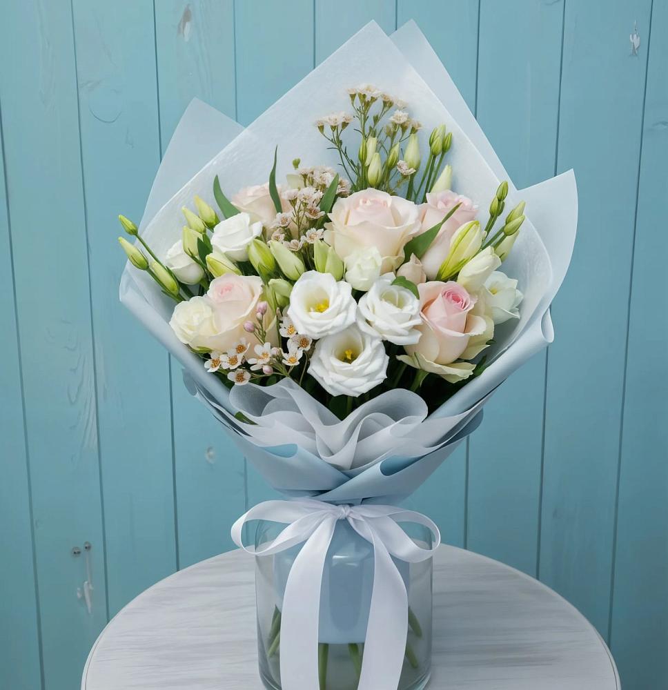 Букет цветов из: Розы и Лизиантусы в Миатли