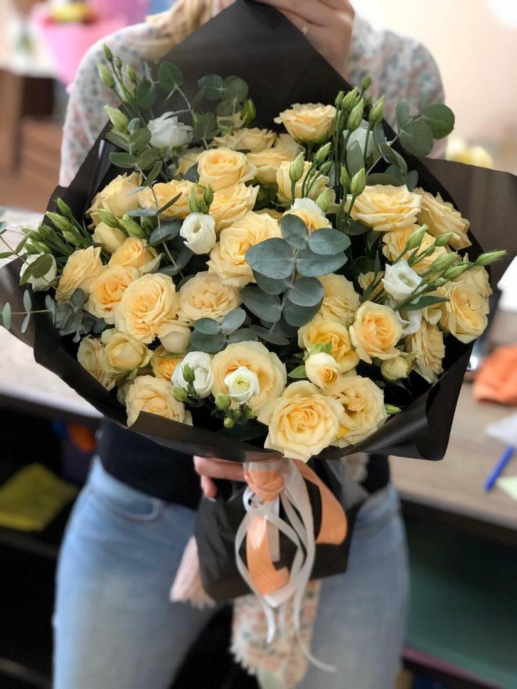 Букет цветов из: Розы и Лизиантусы в Миатли