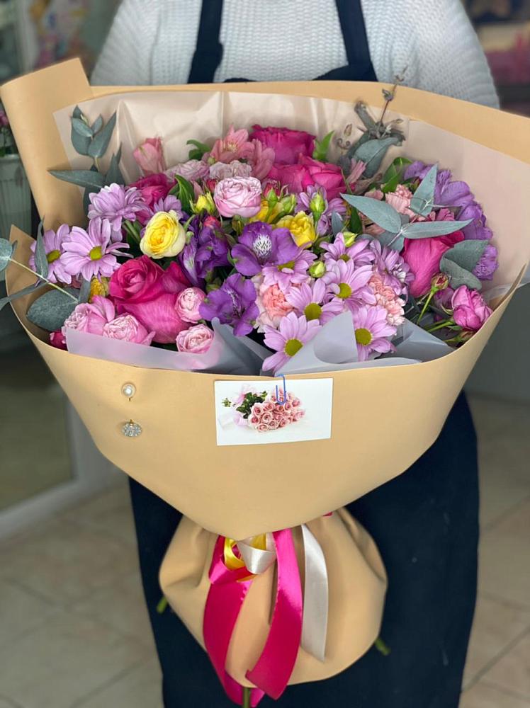 Букет цветов из: Хризантемы, Гвоздики и Альстромерии в Миатли