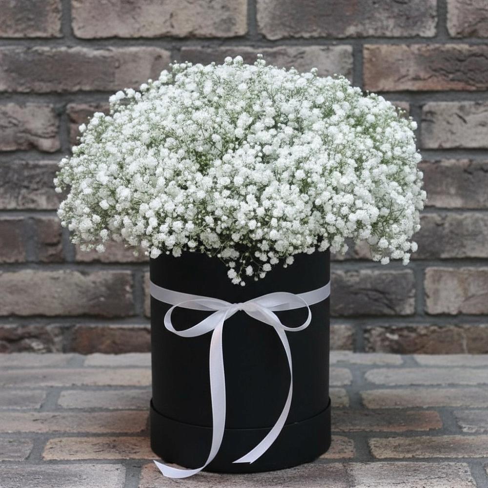 Цветочная композиция из Гипсофила в шляпной коробке в Миатли