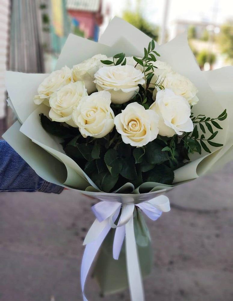 Букет Белые розы Проуд в Миатли