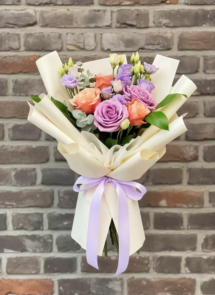 Букет цветов из: Лизиантусы и Розы в Миатли