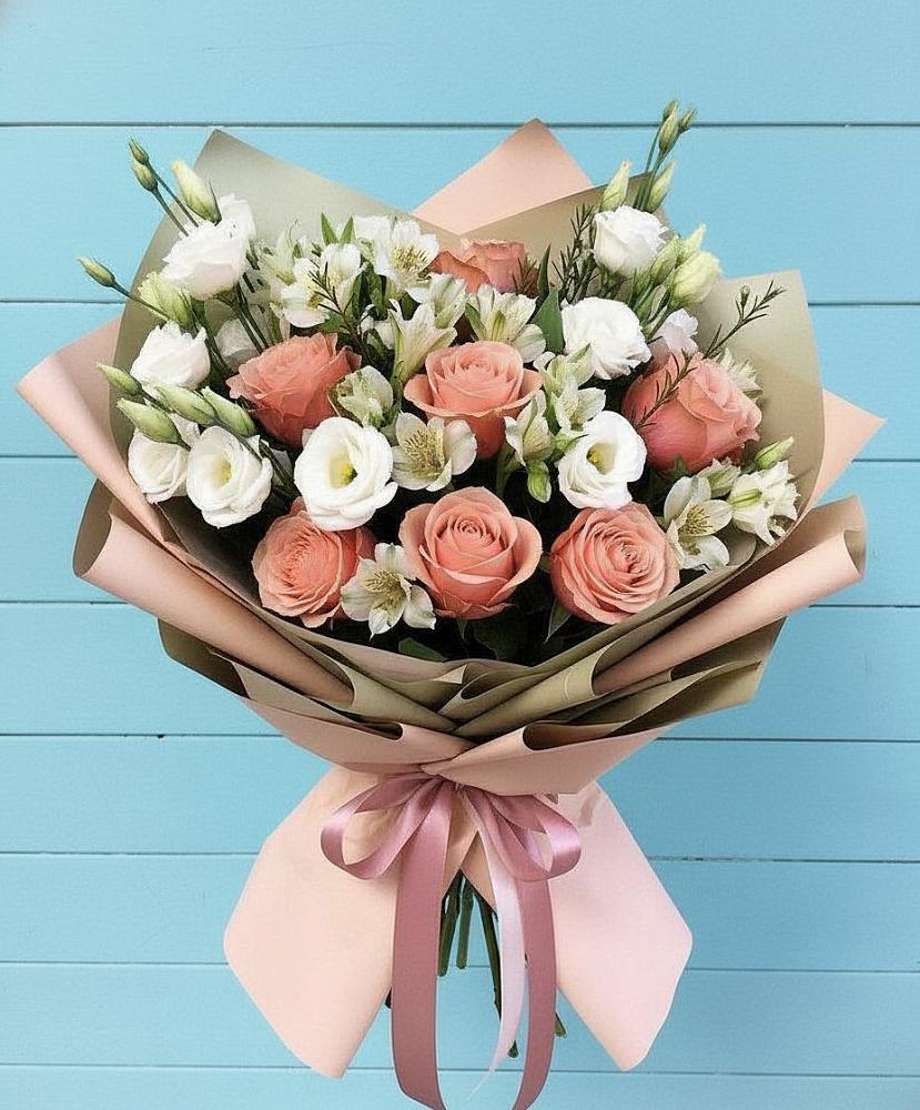 Букет цветов из: Розы, Альстромерии и Лизиантусы в Миатли