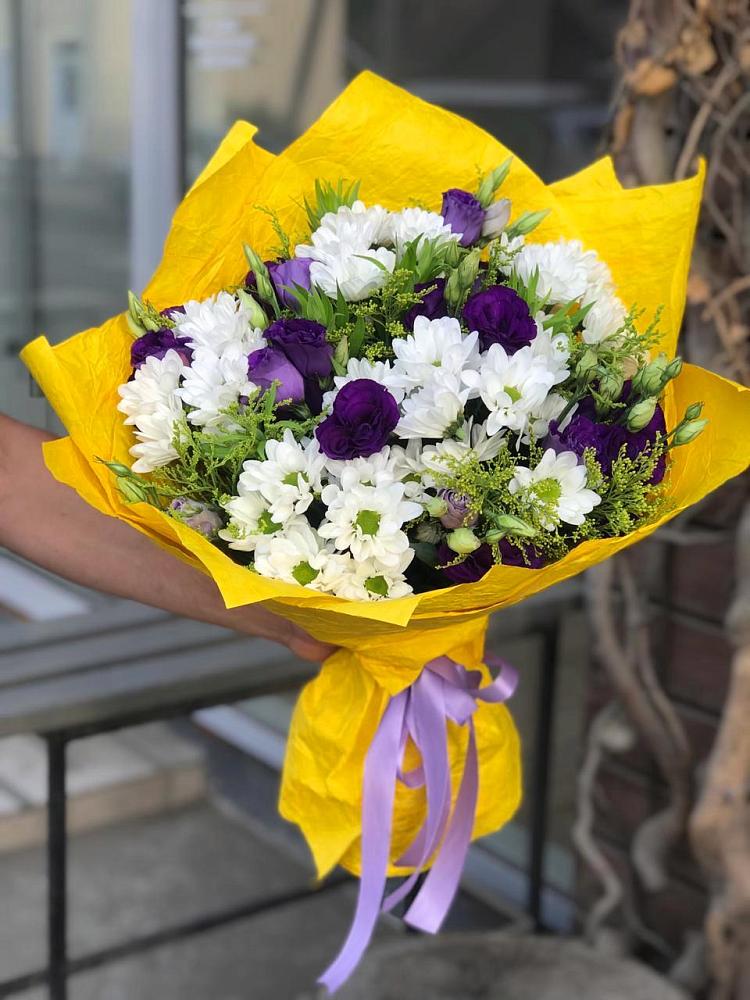 Букет цветов из: Ирисы, Хризантемы и Ромашки в Миатли