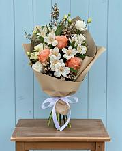 Букет цветов из:  Альстромерии, Лизиантусы, Розы и Хризантемы в Миатли