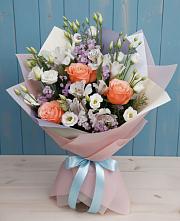 Букет цветов из:  Лизиантусы, Розы, Альстромерии и Гипсофила в Миатли