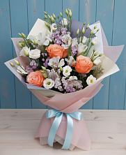 Букет цветов из:  Лизиантусы, Розы, Альстромерии и Гипсофила в Миатли