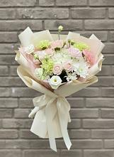 Букет цветов из:  Гвоздики, Розы, Лизиантусы и Хризантемы #REPLACE_PRED# Миатли