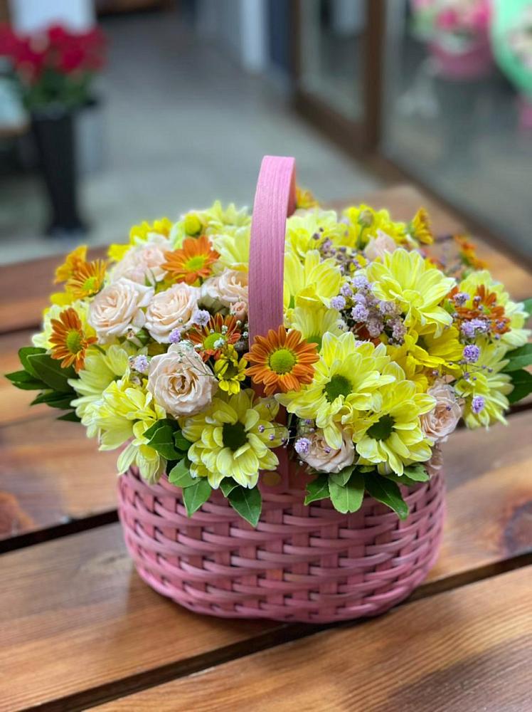 Цветочная композиция из Хризантемы и Розы в корзине в Миатли