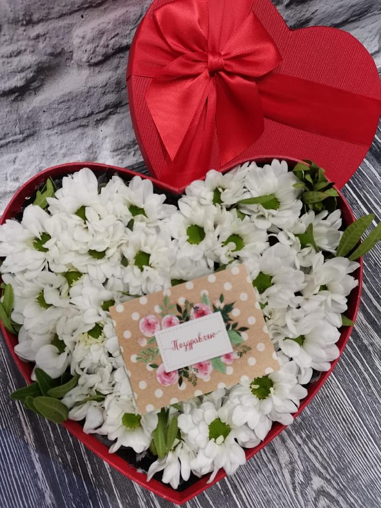 Цветочная композиция из Хризантемы в виде сердца в Миатли