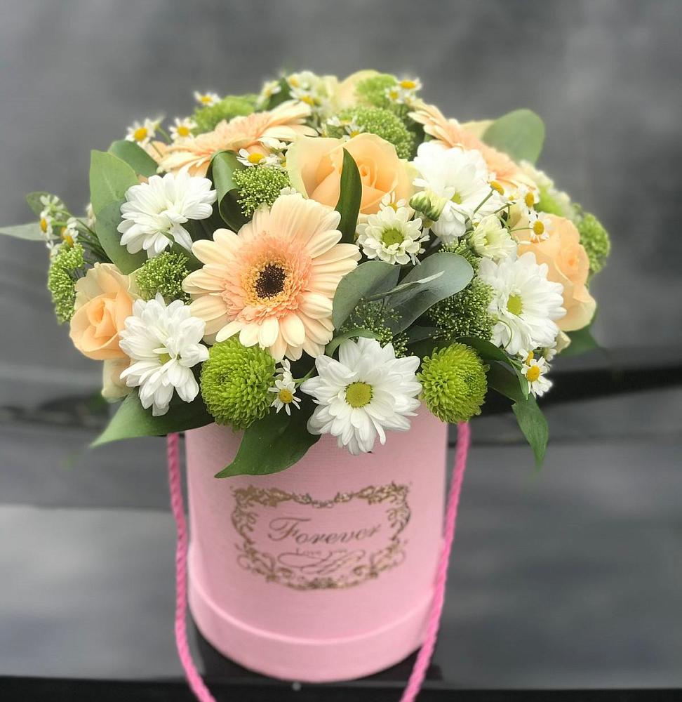 Цветочная композиция из Розы, Герберы и Хризантемы в шляпной коробке в Миатли