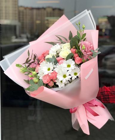 Букет цветов из: Розы, Лизиантусы и Хризантемы в Миатли